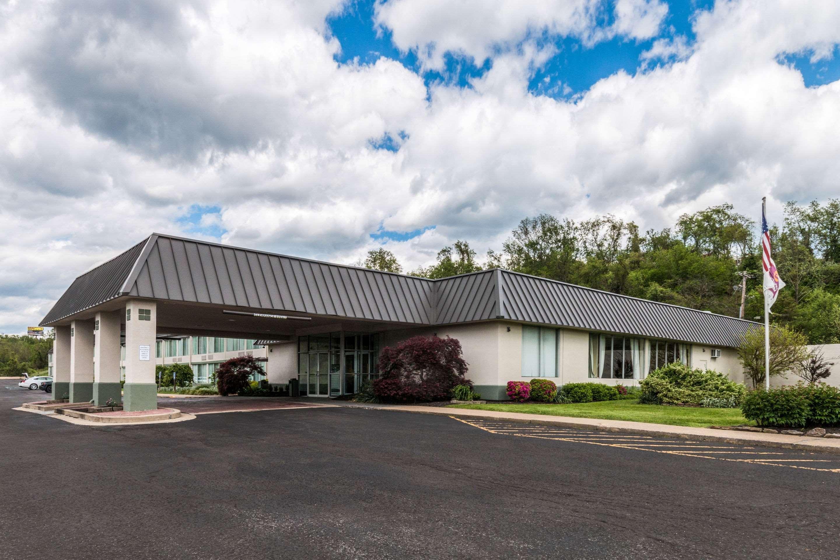 Suburban Extended Stay Hotel Fairmont Exterior photo