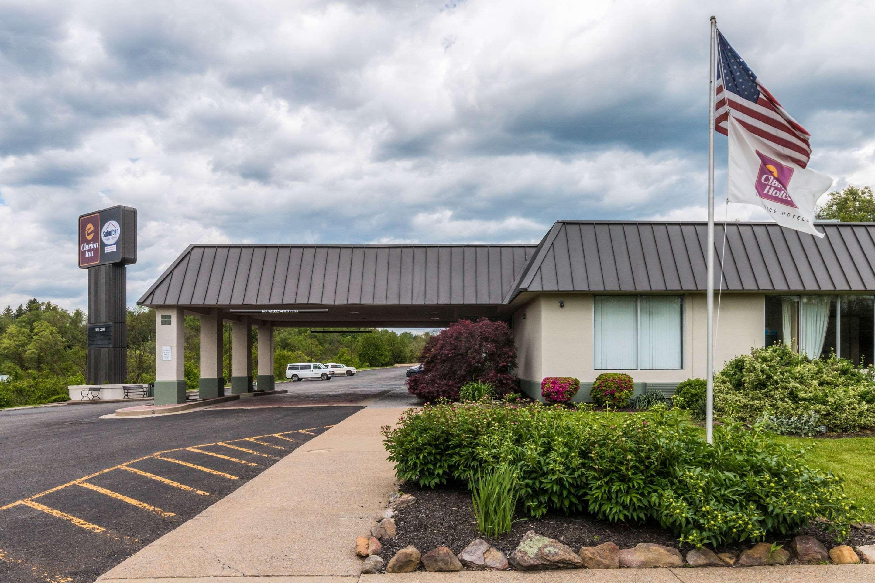 Suburban Extended Stay Hotel Fairmont Exterior photo