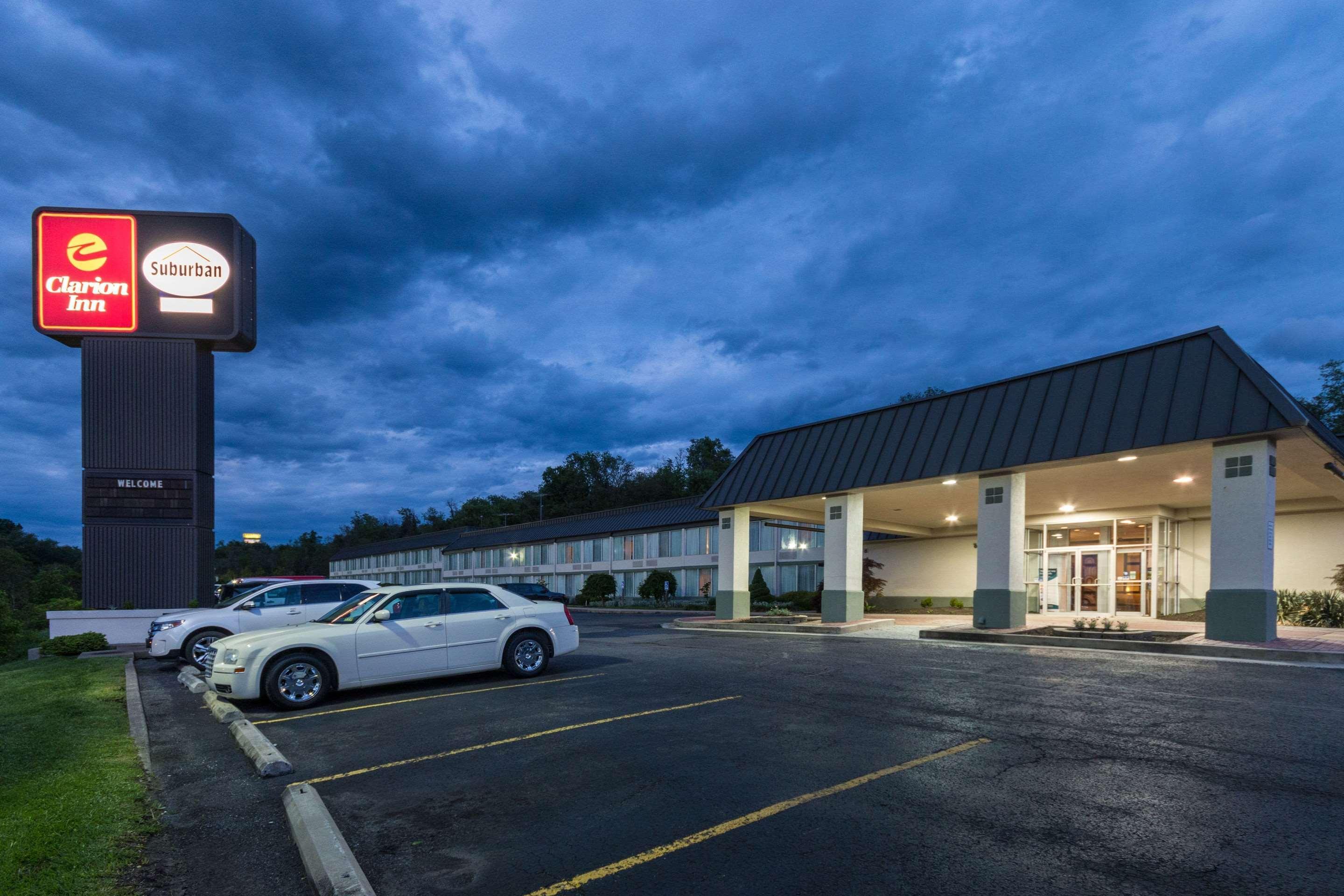 Suburban Extended Stay Hotel Fairmont Exterior photo